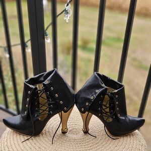 John Fluevog Body Parts Vibe Black & Gold Leather Booties Size 8 NIB